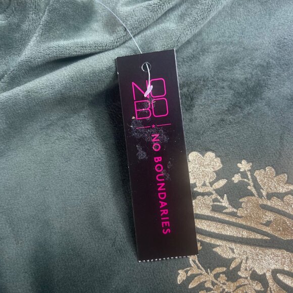 No Boundaries Dress Womens Medium Green Angel Velvet Short Sleeves New - Picture 7 of 10